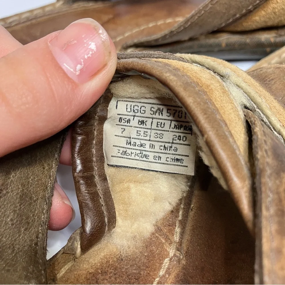 UGG Matala sandals brown & tan leather flip flops shearling lined women’s size 7